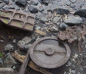 Artefact scatter, Lusitania Bay