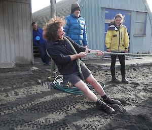 Billy’s demonstration to Nick and Leona on effecting rope tugging and body positioning leaning against the rope and Tom looking amused laid back Aussie in the background in the back ground is the post office hut.