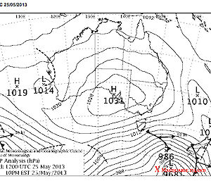 Weather map shows that 12 hours later the low is now to the east and the flow over Macca has turned colder SW to S