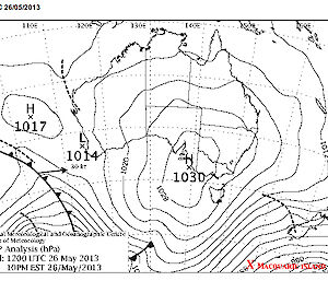 Weather map of 10pm Sunday, showing the flow near Macquarie Island has turned SSW bring colder air from Antarctic waters