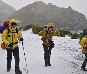 'Hasty’ team of Craig, Angela and Mike head off to Gadgets Gully. They are dressed in all their wet weather gear and are walking in the wind driven snow