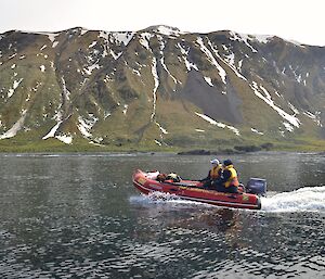 Heading south after leaving Green Gorge — boat 5350 with Mark and Josh is in the foreground with the coast and the partially snow covered escarpment in the background