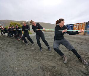 The nine member New Zealand team, pulling hard to the south. They look resplendent in their all black clothing