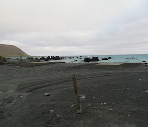 A calm beach on the isthmus