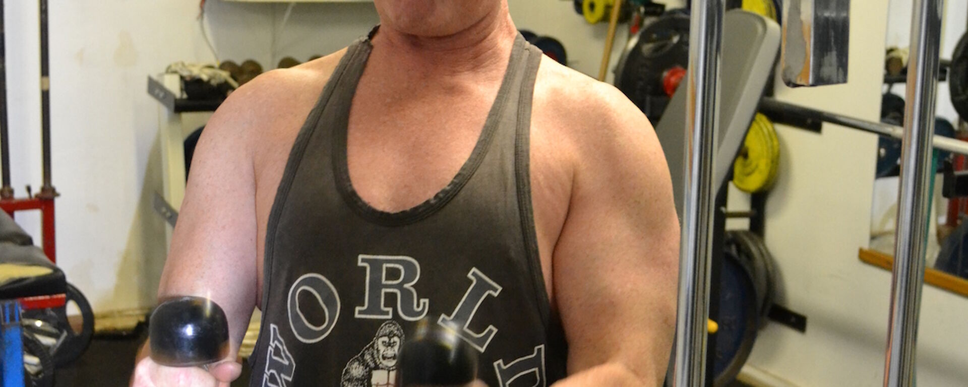 An expeditioner gives his torso a workout