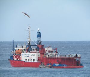 L'Astrolabe with LARC alongside