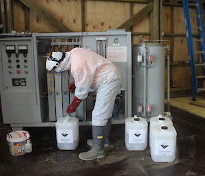 Evan draining the caustic from the old ‘lyser (letting gravity do the work!)