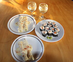 Nori rolls with tuna and pickled ginger and a white wine