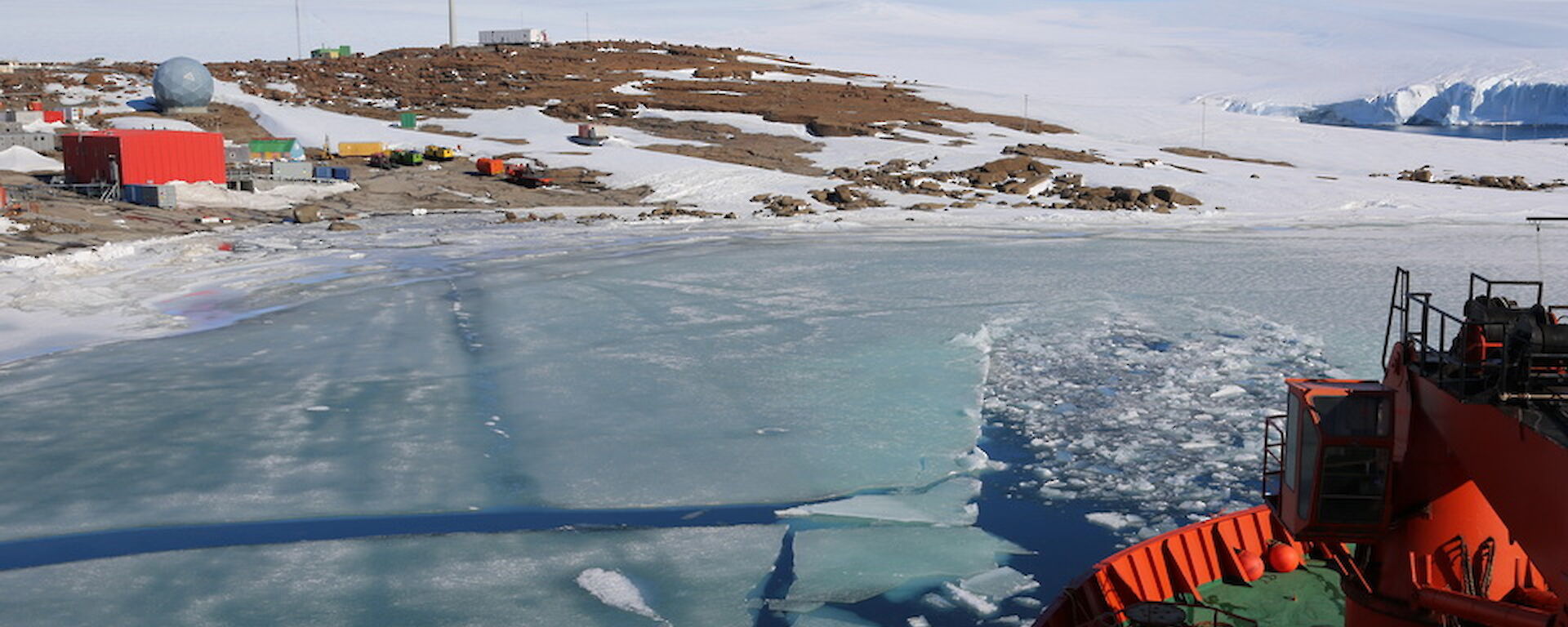 Aurora Australis breaking in to Horseshoe Harbour