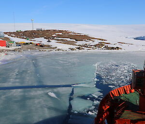 Aurora Australis breaking in to Horseshoe Harbour