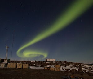 Aurora at Mawson that ends in a spiral shape just above the station
