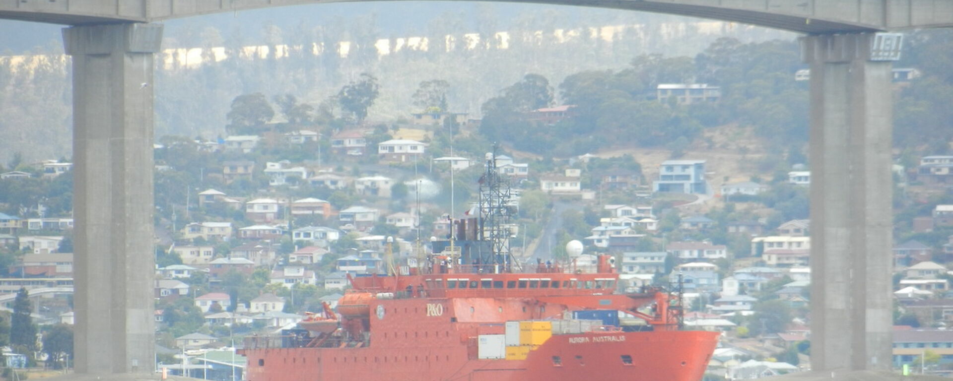 Aurora Australis leaves Hobart