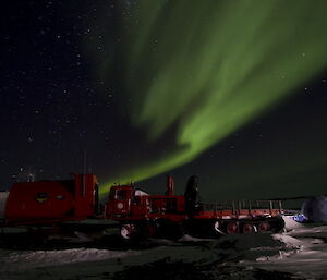 Aurora at Mawson with station and vehicle below, sky above