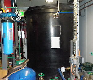 Emergency 5000 litre water tank