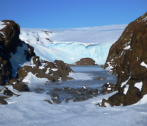 Lake near Falla Bluff — brown rocks among the white ice