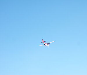 Twin otter arrives at Mawson