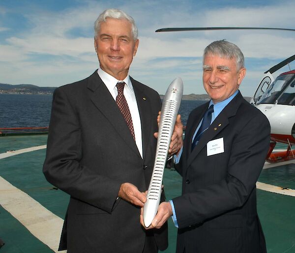 Australia’s Governor-General Major General Michael Jeffery, AC, CVO, MC (Retd) and Mr Kim Pitt farewelling the Baton at a ceremony aboard Aurora Australis