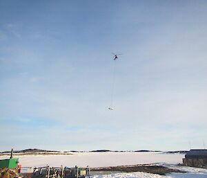 Helicopter bringing the last piece of cargo to Mawson
