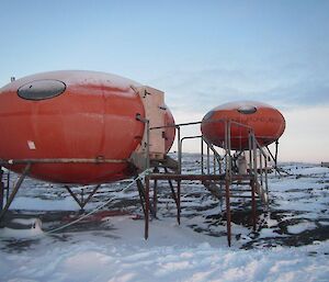 An accommodation hut know as a googie on Bechervaise Island