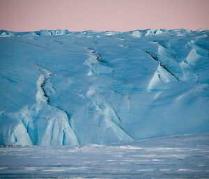 Flow lines in the glacier ice