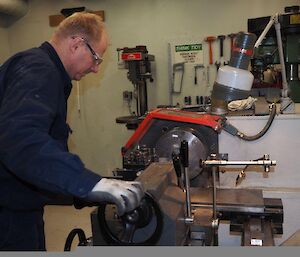Senior Mechanical Supervisor Jens manufacturing parts for the Hägglunds