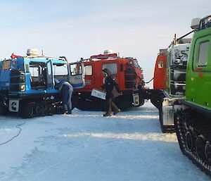 The diesos working on the broken blue Hägglunds