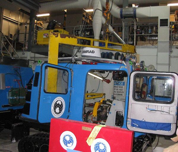 Removing the engine from the Hägglunds with the assistance of the workshop overhead hoist