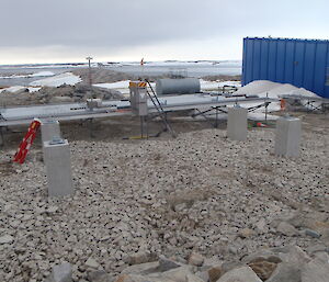 Four concrete pillars placed on the concrete foundations