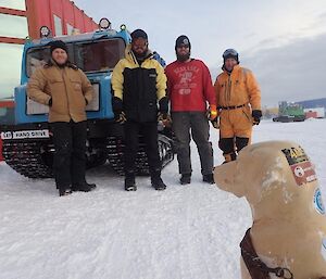 Expeditioners depart station for nearby hut