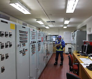Expeditioner checks power house