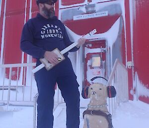 Expeditioner and plastic guide dog Stay with cigar box guitar.