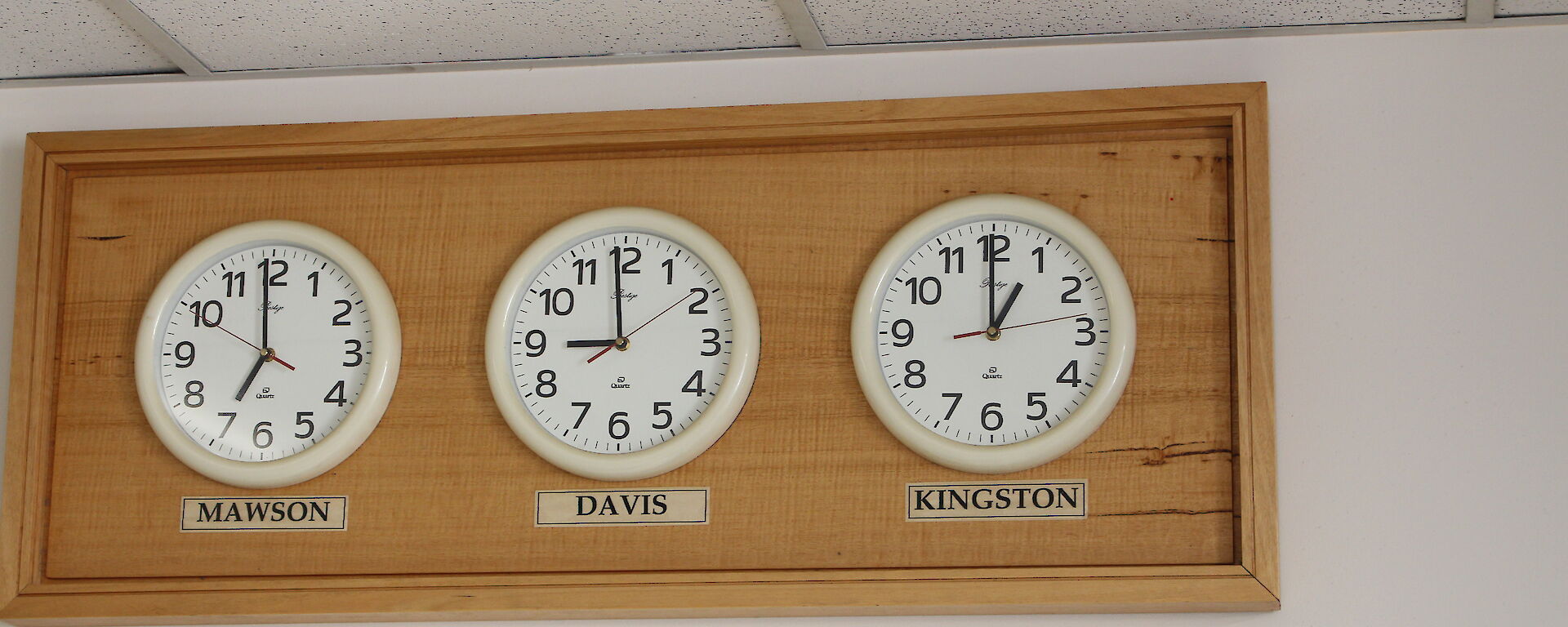 Clocks showing station time zones