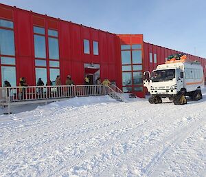 Expeditioners wave goodbye to departing crew