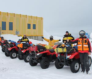 Expeditioners undertake field training