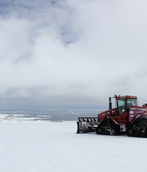 A tracked tractor pushes snow on Casey skiway