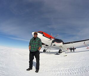 The JKB Captain in front of his aircraft at Casey Skiway