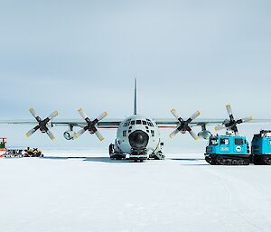 The LC130 getting refuelled at Casey skiway