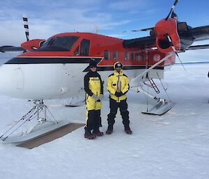 Expeditoners standing with a Twin Otter aircraft at Casey Skiway