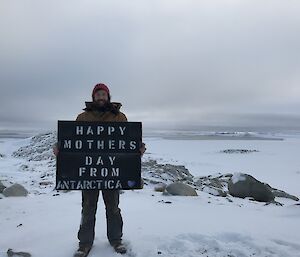 Expeditioner holding sign