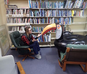 Expeditioner talking to Touy in comfy chairs