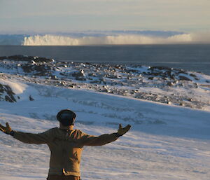 Expeditioner in front of the glacier