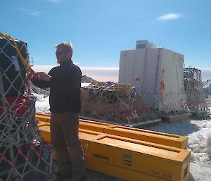 Mat loading cargo pallet.