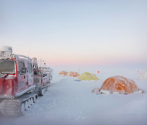 Hägg and tents covered in snow.