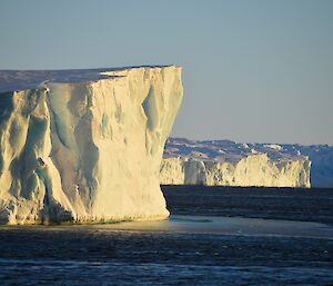 Edge of glacier (an ice cliff) jutting out into the sea