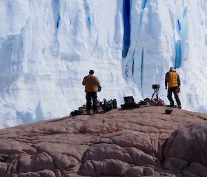 Expeditioners with glacier in background