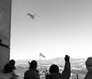 Davis expeditioners farewell the visiting Russians