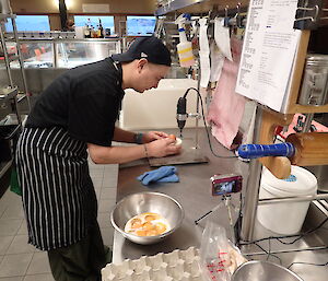 Expeditioner cutting eggs