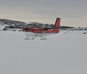 Aircraft landing on a ski landing area