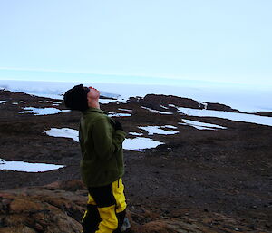 Esther Tarszisz on top of Sorsdal Knoll howling