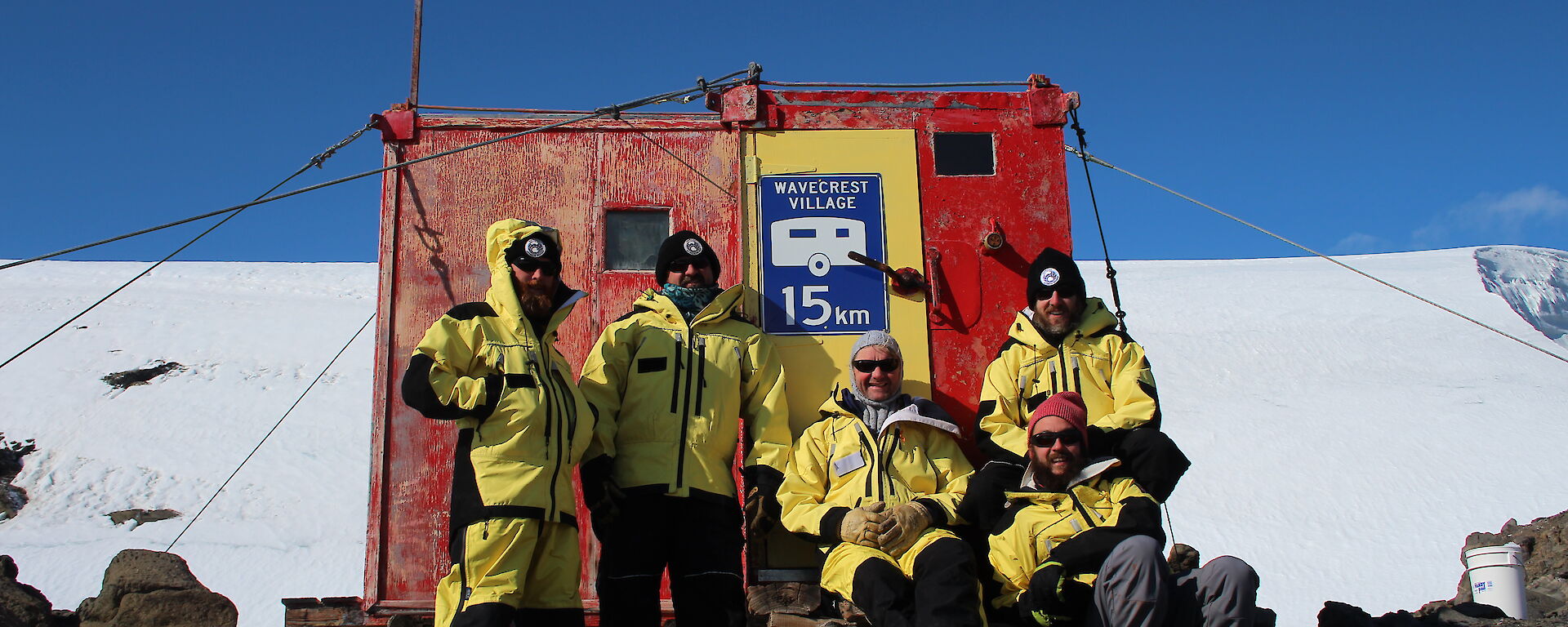 A group of 2015–2016 summer expeditioners in front of the old Met hut at Platcha in the Vestofld Hills